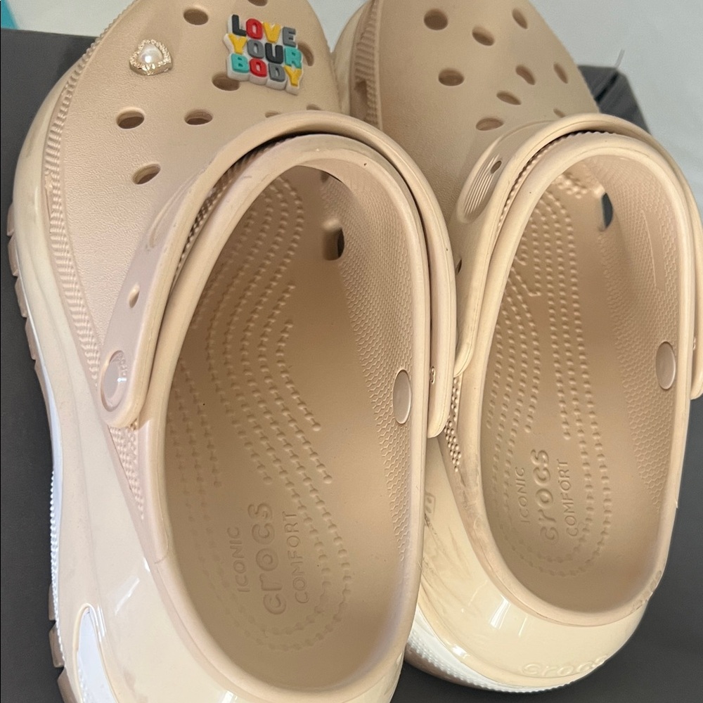 CROCS Kids Beige Slippers with Fun Charms